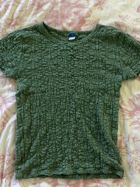 Old Navy Olive Green Crinkle Short Sleeve Tee